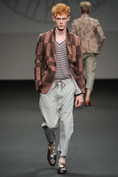 Look 23